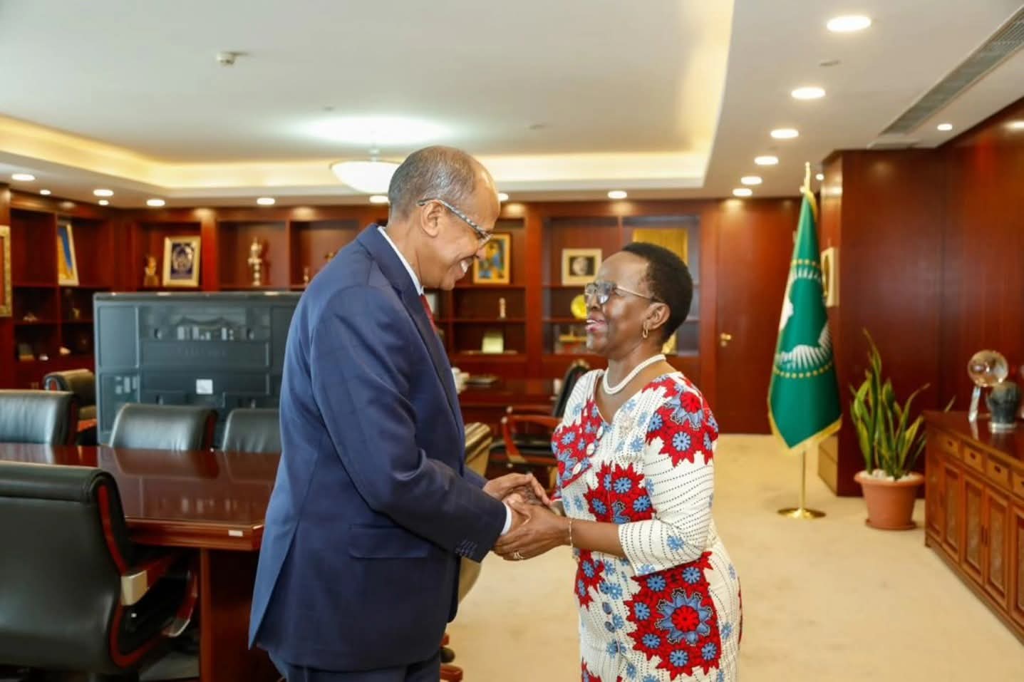 Polshalik kokrakli ayol Ozbeklarni sikishini video