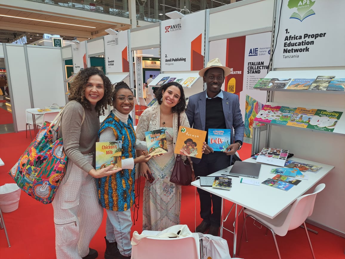 APE NETWORK YASHIRIKI MAONYESHO YA KIMATAIFA YA VITABU NCHINI ITALY